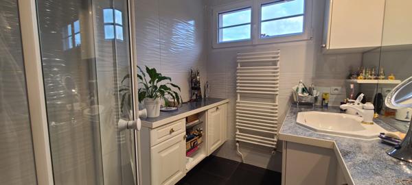 Maison traditionnelle pleine de charme de plus de 150 m² avec confort de plain-pied