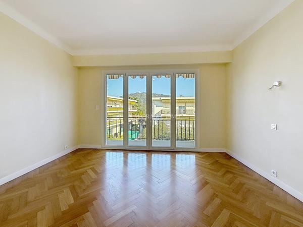 Appartement à NICE (06100)