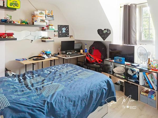 Néo-bretonne sur terrain arboré de 2000 m²