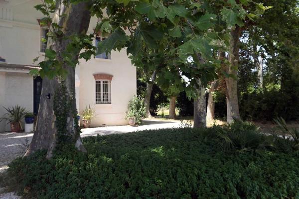 MAISON DE MAÎTRE AVEC DEPENDANCE, PARC ET PISCINE, PROCHE PERPIGNAN