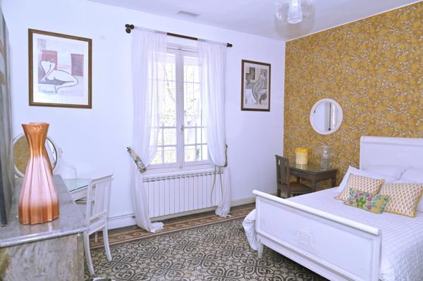 MAISON DE MAÎTRE AVEC DEPENDANCE, PARC ET PISCINE, PROCHE PERPIGNAN