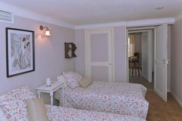 MAISON DE MAÎTRE AVEC DEPENDANCE, PARC ET PISCINE, PROCHE PERPIGNAN