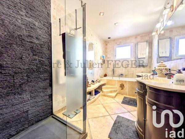 Maison traditionnelle 5 pièces de 143 m² à Saint-Jean-Lasseille (66300)