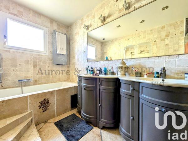 Maison traditionnelle 5 pièces de 143 m² à Saint-Jean-Lasseille (66300)