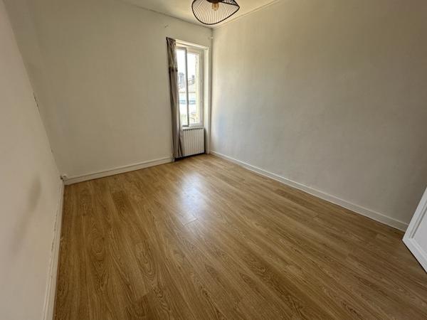 Maison à louer 650 € CC Marmande 3 p 72 m² DPE D