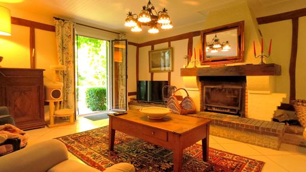 Spacieuse maison de campagne de 244 m² avec piscine