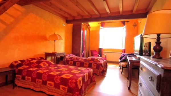 Spacieuse maison de campagne de 244 m² avec piscine