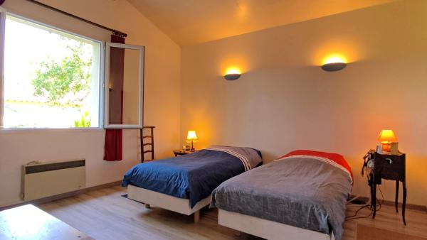 Spacieuse maison de campagne de 244 m² avec piscine
