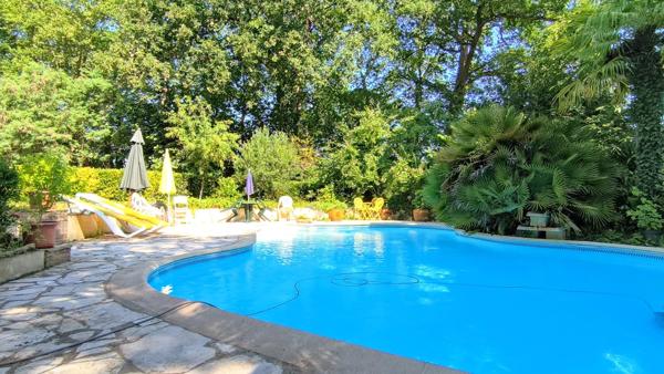 Spacieuse maison de campagne de 244 m² avec piscine