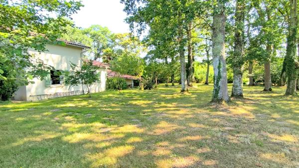 Spacieuse maison de campagne de 244 m² avec piscine