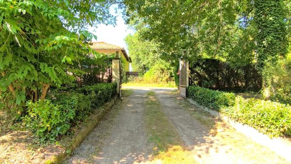Spacieuse maison de campagne de 244 m² avec piscine