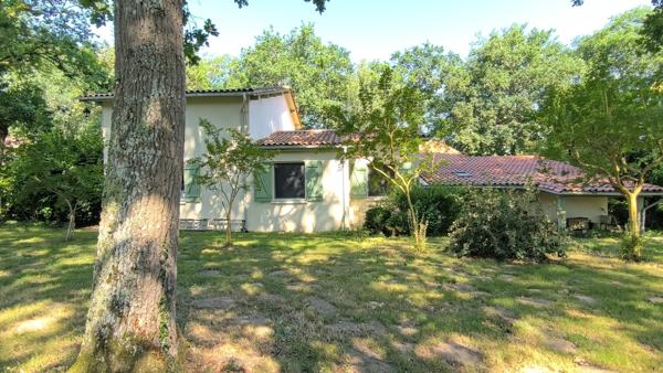 Spacieuse maison de campagne de 244 m² avec piscine