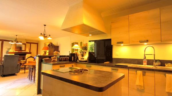 Spacieuse maison de campagne de 244 m² avec piscine