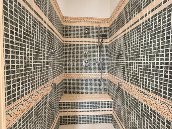 Vente                                                      Maison
                        
                     5 pièces                      202 m2                     à Ajaccio