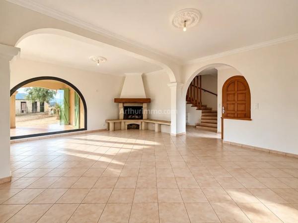 Vente                                                      Maison
                        
                     5 pièces                      202 m2                     à Ajaccio