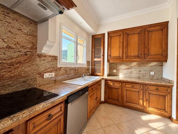 Vente                                                      Maison
                        
                     5 pièces                      202 m2                     à Ajaccio