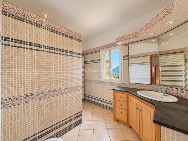 Vente                                                      Maison
                        
                     5 pièces                      202 m2                     à Ajaccio