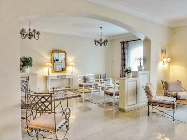 Tarascon (13150) Hôtel à Réinventer : Un Potentiel Unique