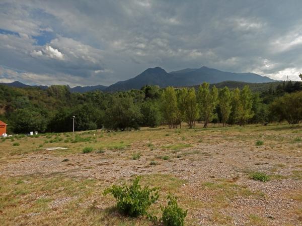 Dpt Pyrénées Orientales (66), à vendre PRADES Terrain constructible 399 m², 3 faces, libre constructeur