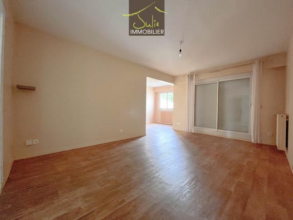 Appartement T4 avec balcon/cave/parking dans résidence avec ascenseur.