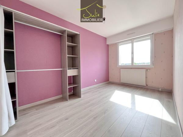 Appartement T4 avec balcon/cave/parking dans résidence avec ascenseur.