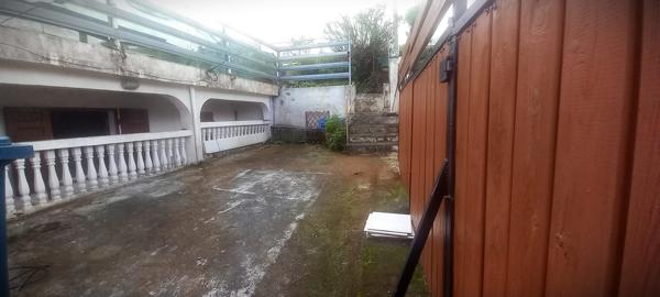 Maison mitoyenne à restaurer de 143 m² à LA CHALOUPE