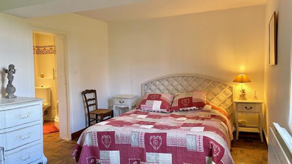 Propriete
                                                                                                                                                                                                                                                                                                                        6 pièce(s)                                                                                                                                                                                                          4 chambre(s)                                                                                                                                                                                                          125  m²
