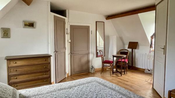 Propriete
                                                                                                                                                                                                                                                                                                                        6 pièce(s)                                                                                                                                                                                                          4 chambre(s)                                                                                                                                                                                                          125  m²