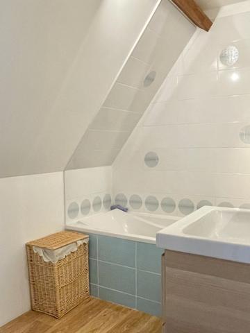 Propriete
                                                                                                                                                                                                                                                                                                                        6 pièce(s)                                                                                                                                                                                                          4 chambre(s)                                                                                                                                                                                                          125  m²