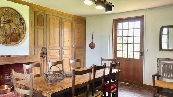 Propriete
                                                                                                                                                                                                                                                                                                                        6 pièce(s)                                                                                                                                                                                                          4 chambre(s)                                                                                                                                                                                                          125  m²