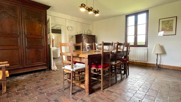 Propriete
                                                                                                                                                                                                                                                                                                                        6 pièce(s)                                                                                                                                                                                                          4 chambre(s)                                                                                                                                                                                                          125  m²