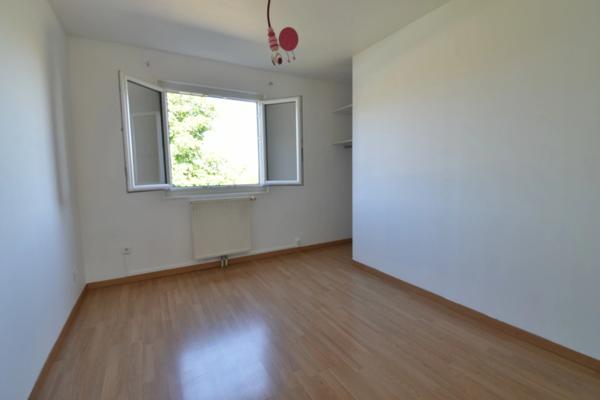 VILLA DE PLAIN PIED 5 CHAMBRES SUR GRAND SOUS SOL + TERRAIN