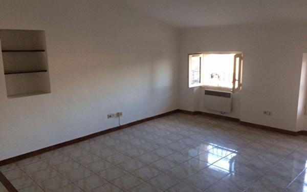 Appartement à louer    3 pièces • 65 m2 Carpentras