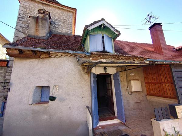 MAISON DE HAMEAU AVEC TERRASSE ET JARDINET