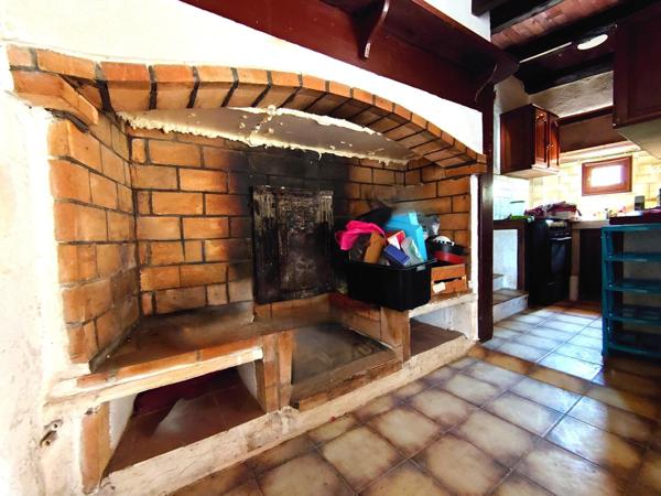 MAISON DE HAMEAU AVEC TERRASSE ET JARDINET