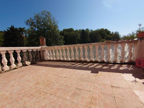 MAISON DE HAMEAU AVEC TERRASSE ET JARDINET