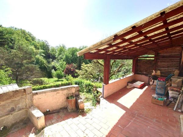 MAISON DE HAMEAU AVEC TERRASSE ET JARDINET