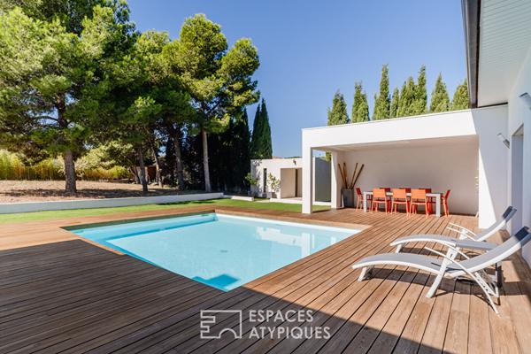 Villa de plain-pied avec piscine avec appartement indépendant et terrain constructible