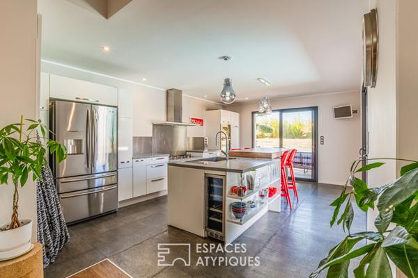 Villa de plain-pied avec piscine avec appartement indépendant et terrain constructible