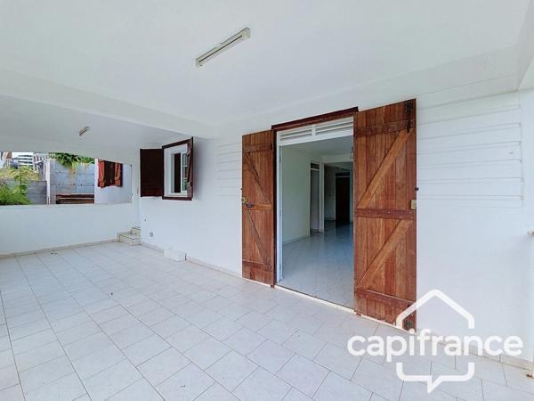 À LOUER – BAS DE VILLA T5 DE 131 M² – SECTION LABROUSSE LE GOSIER (971)