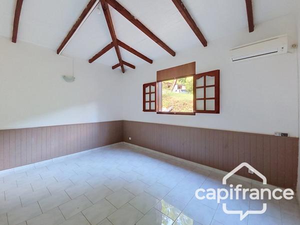 À LOUER – BAS DE VILLA T5 DE 131 M² – SECTION LABROUSSE LE GOSIER (971)