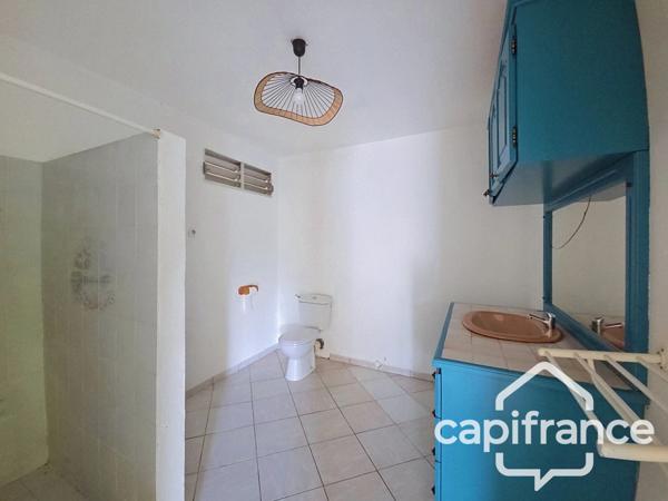 À LOUER – BAS DE VILLA T5 DE 131 M² – SECTION LABROUSSE LE GOSIER (971)
