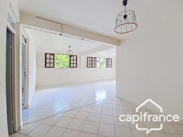 À LOUER – BAS DE VILLA T5 DE 131 M² – SECTION LABROUSSE LE GOSIER (971)