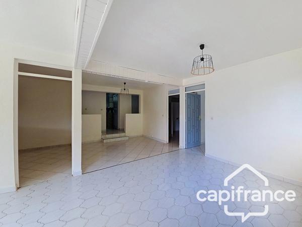 À LOUER – BAS DE VILLA T5 DE 131 M² – SECTION LABROUSSE LE GOSIER (971)