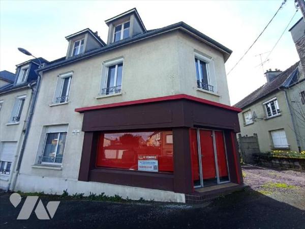 Une maison à usage d'habitation et de commerce comprenant :- Sous-sol :  caves.- Rez-de-Chaussé...