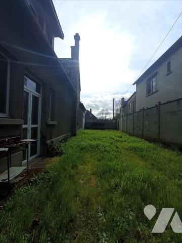 Une maison à usage d'habitation et de commerce comprenant :- Sous-sol :  caves.- Rez-de-Chaussé...