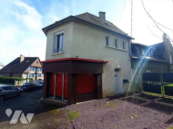 Une maison à usage d'habitation et de commerce comprenant :- Sous-sol :  caves.- Rez-de-Chaussé...