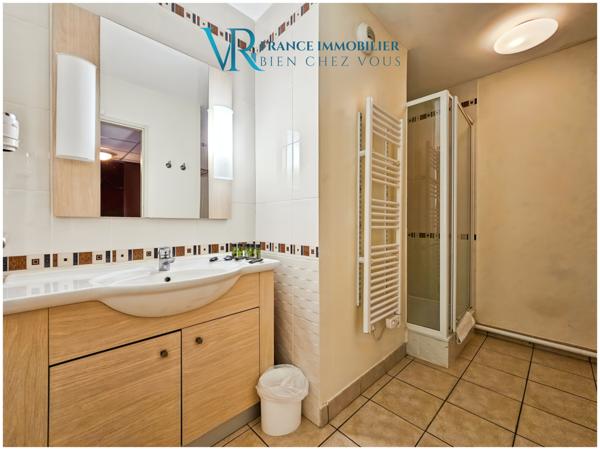 Divonne-les-Bains (01220) APPARTEMENT 3 PIÈCES (T3) DUPLEX 70 M² - MEUBLÉ & HORS BAIL COMMERCIAL