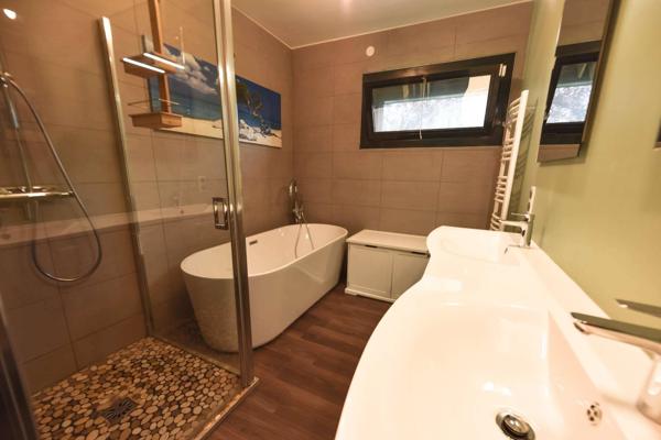 Maison à vendre - Sévrier 8 pièces de 240.87 m²