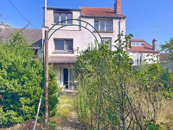 Maison Montesson €724 500 ** - Référence 161439